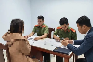 Phòng An ninh bảo vệ chính trị nội bộ - Công an thành phố và Sở TTTT thành phố Đà Nẵng làm việc với chủ tài khoản facebook đăng tin giả về dịch nCoV