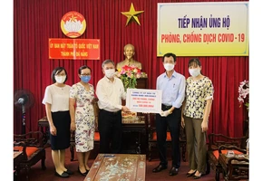 Sở TT-TT TP Đà Nẵng tiếp nhận 500 triệu đồng từ Công ty Cổ phần Đầu tư Danh Khôi Holdings (TPHCM) 