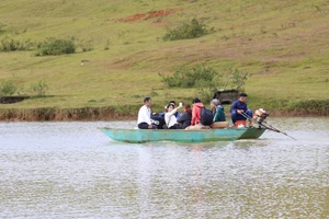 VIDEO: Tái diễn hoạt động du lịch chui trên hồ Suối Vàng - Đà Lạt