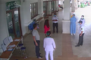 Khởi tố người đánh bảo vệ bệnh viện khi được yêu cầu khai báo y tế