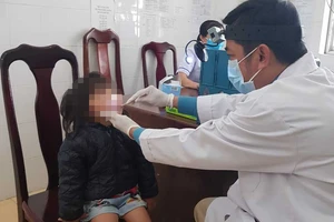 Ngành y tế khám sàng lọc bệnh bạch hầu trên địa bàn huyện Đam Rông, Lâm Đồng