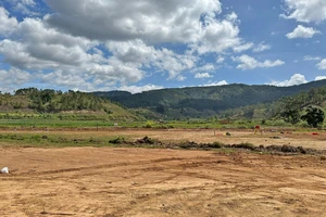 Xây hồ chứa nước Ta Hoét: Khẩn trương hỗ trợ tái định canh bằng đất cho hộ dân