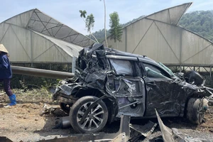 Đà Lạt: Nhiều ô tô hư hỏng sau vụ tai nạn liên hoàn trên đèo Mimosa