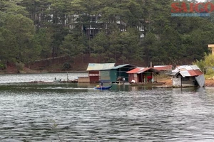 Lâm Đồng chỉ đạo xử lý dứt điểm nhà nổi trên hồ Tuyền Lâm 