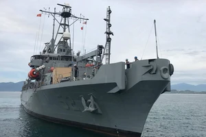 Hai tàu Hải quân Hoa Kỳ cập Cảng quốc tế Cam Ranh