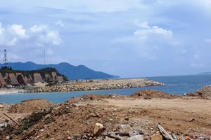 Kiểm tra vụ ngang nhiên san lấp Bãi Tiên, Nha Trang
