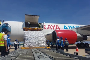 Hàng cứu trợ từ Cộng đồng ASEAN đến Việt Nam