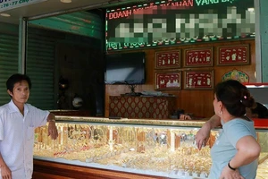 Một tiệm vàng bị trộm gần 300 đôi bông tai