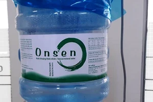 Dù chưa được cấp phép nhưng Công ty Onsen bán nước dưới nhãn mác nước khoáng