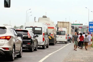 BOT Ninh Lộc phải xả trạm sau gần 30 phút kẹt xe nghiêm trọng