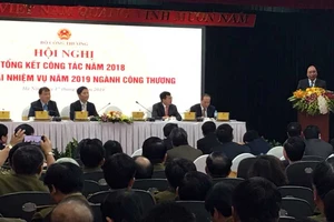 Thủ tướng Nguyễn Xuân Phúc khen ngợi những nỗ lực và thành tích vượt bậc mà ngành công thương