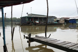 Lũ đang về miền Tây