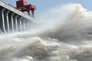 Trung Quốc xả lũ thủy điện xuống sông Hồng