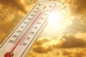 Nắng nóng bất thường, nhiệt độ tháng 8 chưa từng có trong tiền lệ