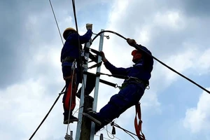 Việt Nam tiếp tục mua điện từ Lào