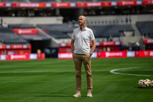 HLV Erik ten Hag: ‘Tôi không cần hợp đồng dài hơn. Chúng tôi vẫn đang đúng hướng”.