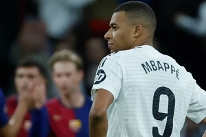 Kylian Mbappe vẫn đang thích nghi với cuộc sống tại Bernabeu, nhưng phải chăng Messi và Ronaldo đã đặt ra cái ngưỡng quá cao