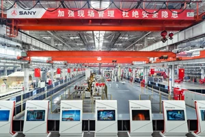 Một nhà máy thông minh ở Bắc Kinh. Ảnh People Daily