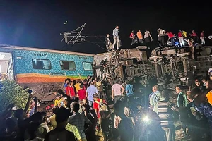 Tai nạn đường sắt thảm khốc ở Ấn Độ, 207 người chết, hơn 900 người bị thương