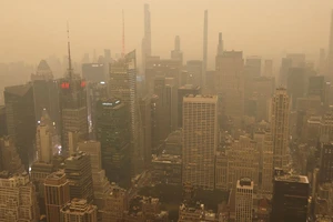 TP New York chìm trong khói mù
