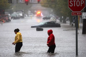 TP New York bị ngập lụt. Ảnh Reuters