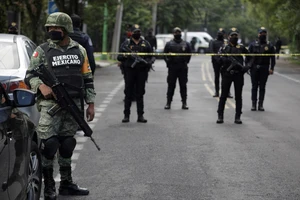 Cảnh sát Mexico canh gác tại Mexico City. Ảnh: REUTERS 