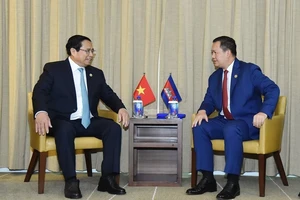 Thủ tướng Phạm Minh Chính gặp Thủ tướng Campuchia Hun Manet. Ảnh: DƯƠNG GIANG/TTXVN