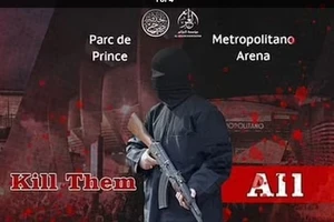 Al Azaim, nhánh truyền thông của IS, đăng ảnh kèm lời đe dọa tấn công 4 sân vận động. Ảnh: Daily Mail 
