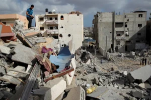 Nhà ở Gaza bị phá hủy trong vụ không kích. Ảnh: REUTERS 