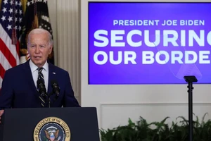 Tổng thống Mỹ Joe Biden tại buổi ký sắc lệnh hạn chế cấp quy chế tị nạn cho người nhập cư trái phép. Ảnh: REUTERS