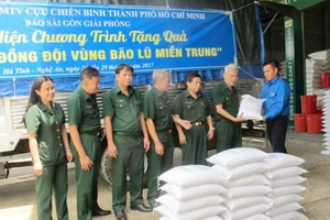 12 tấn gạo hỗ trợ đồng bào các tỉnh Quảng Bình, Hà Tĩnh và Nghệ An. Ảnh: Hoài Nam