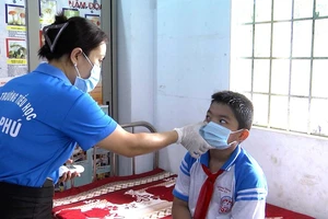 Nhiều trường học ở TP Đồng Xoài có học sinh mắc bệnh đau mắt đỏ