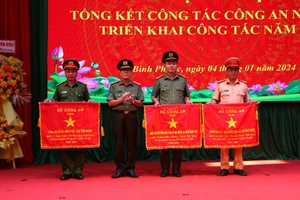 Công an tỉnh Bình Phước được tặng Cờ thi đua của Chính phủ 