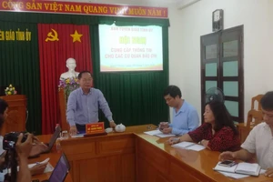 Ông Hồ Trung Phước, Trưởng ban Tuyên giáo Tỉnh ủy Bình Thuận thông tin tại buổi họp báo.