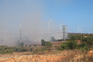Đám cháy đe dọa các dự án điện gió.