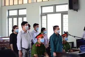 6 bị cáo nguyên là Giám đốc, Phó Giám đốc, Kế toán,... của Trung tâm Y tế TP Phan Thiết bị truy tố trước tòa.