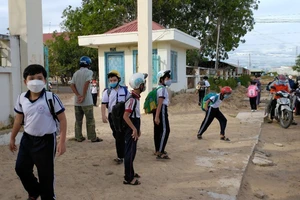 Học sinh tỉnh Bình Thuận trở lại trường học trực tiếp.