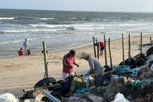 Sạt lở bờ biển gây thiệt hại nặng nề tại Bình Thuận.