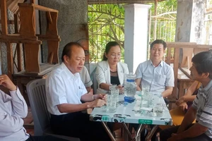 Giám đốc Bệnh viện Đa khoa Ninh Thuận tới tận nhà xin lỗi gia đình nữ sinh tử vong do tai nạn giao thông