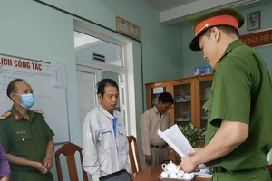 Đối tượng Nguyễn Văn Quân bị bắt tạm giam để điều tra về hành vi "Hiếp dâm người dưới 16 tuổi". Ảnh: CQĐT