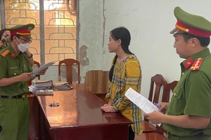 Ninh Thị Vân Anh, còn gọi là "Hotgirl Tina Dương" bị băt stamj giam để điều tra về hành vi "Lạm dụng tín nhiệm chiếm đoạt tài sản".