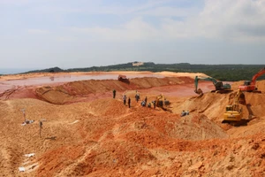 Khu vực xảy ra sự cố sụp bãi thải sau tuyển quặng titan ở Bình Thuận khiến 4 người bị vùi lấp.