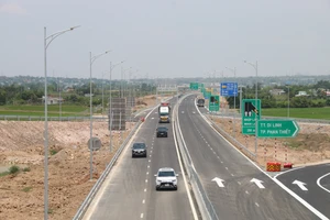 Đường cao tốc Vĩnh Hảo - Phan Thiết thông thoáng ngày thông xe