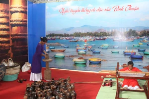 Triển lãm “Di sản văn hoá Bình Thuận kết nối các vùng, miền” thu hút đông đảo du khách tham quan