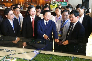 Phó Thủ tướng Chính phủ Trần Hồng Hà tham quan, trao đổi một số số dự án tại tỉnh Bình Thuận