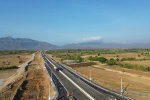 Từ sáng 26-4, các phương tiện đã được lưu thông trên cao tốc Cam Lâm - Vĩnh Hảo
