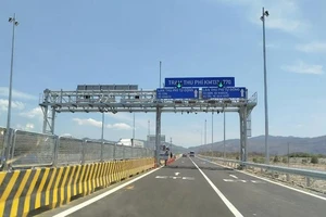 Cao tốc Cam Lâm - Vĩnh Hảo thu phí từ 0 giờ ngày 28-5