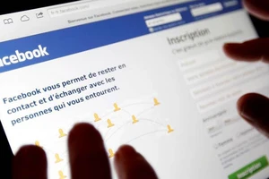 Pháp phạt Facebook 150.000 EUR vì để nhà quảng cáo truy cập dữ liệu người dùng. Ảnh minh họa: REUTERS