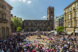 Tưởng nhớ nạn nhân vụ khủng bố ngày 22-5 ở Manchester, Anh