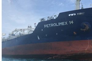Sau vụ va chạm, tàu Petrolimex 14 có nhiều vết rách, thủng, riêng tàu Hải Thành 26 - BLC chìm gây chết người